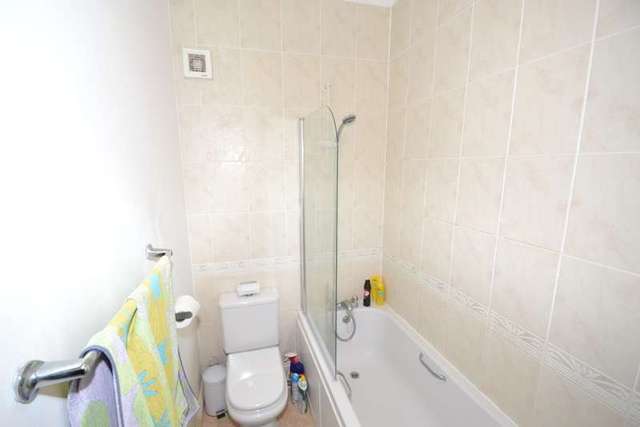  Image of 2 bedroom Flat for sale in Greenhill Weymouth DT4 at 33 Greenhill  Weymouth, DT4 7SN