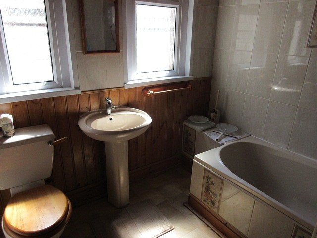  Image of 2 bedroom Flat to rent in Whitchurch Road Heath Cardiff CF14 at Cardiff, CF14 3JR