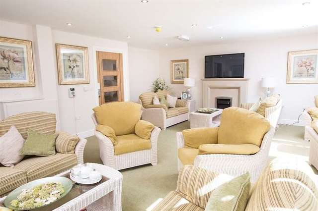  Image of 2 bedroom Apartment for sale in White Lion Street Tenby SA70 at Tenby  Tenby, SA70 7ET