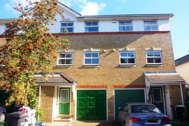  Image of 3 bedroom Detached house to rent in Whitstable Place Croydon CR0 at Croydon, CR0 1SA