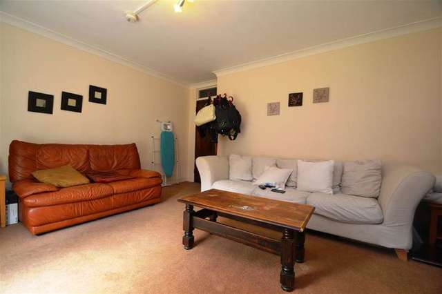 Image of 3 bedroom Apartment to rent in Leithcote Path London SW16 at Streatham, SW16 2QG