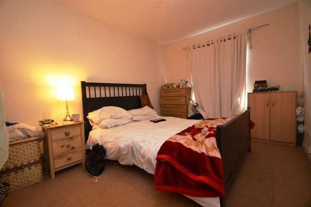  Image of 3 bedroom Apartment to rent in Leithcote Path London SW16 at Streatham, SW16 2QG