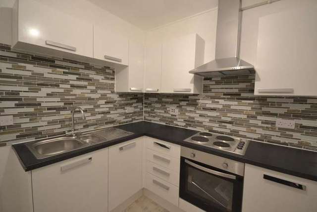  Image of 2 bedroom Flat to rent in Upper Glen Road St. Leonards-on-Sea TN37 at St Leonards On Sea, TN37 7BY