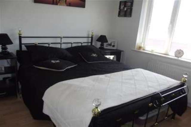  Image of 2 bedroom Flat to rent in Oakdale Road Poole BH15 at Poole, BH15 3LT