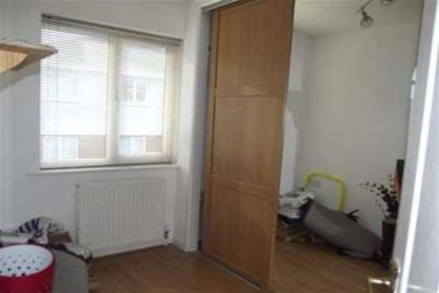  Image of 2 bedroom Flat to rent in Oakdale Road Poole BH15 at Poole, BH15 3LT