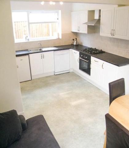  Image of 4 bedroom Semi-Detached house to rent in Wimbledon Road Nottingham NG5 at Sherwood  Nottingham, NG5 1GT