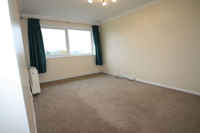  Image of 2 bedroom Flat to rent in Windsor Drive High Wycombe HP13 at Windsor Drive  High Wycombe, HP13 6BJ