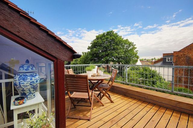  Image of 2 bedroom Flat for sale in Wolseley Road London N8 at Wolseley Road  Crouch End, N8 8RS