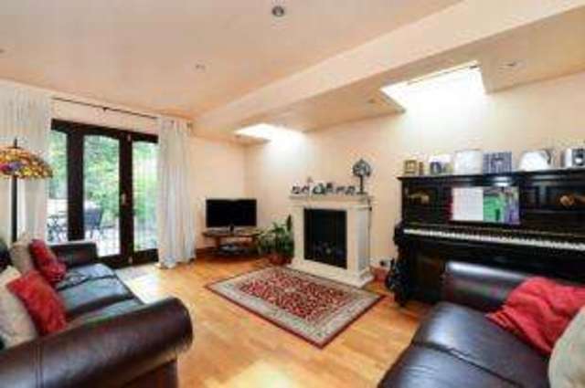  Image of 5 bedroom Detached house for sale in Woodland Way West Wickham BR4 at West Wickham  West Wickham, BR4 9LT