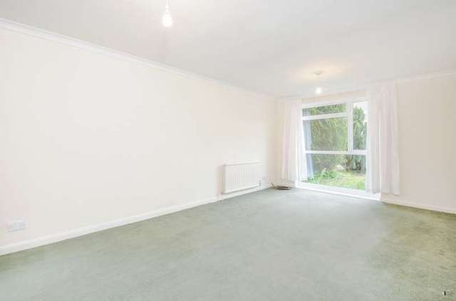  Image of 4 bedroom Detached house for sale in Worcester Road Chichester PO19 at Chichester, PO19 5EB