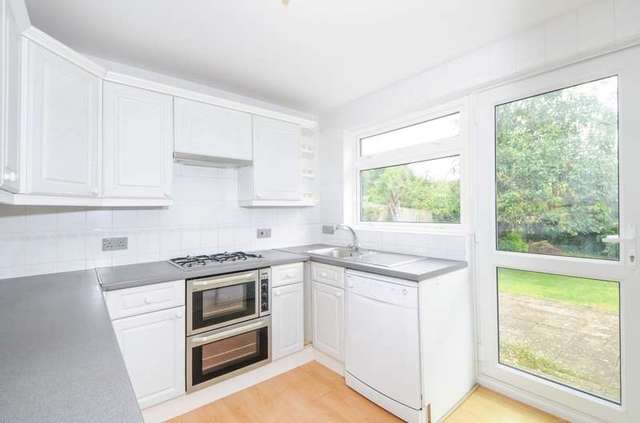  Image of 4 bedroom Detached house for sale in Worcester Road Chichester PO19 at Chichester, PO19 5EB