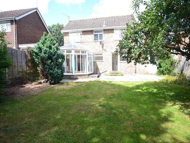  Image of 4 bedroom Detached house for sale in Worcester Road Chichester PO19 at Chichester, PO19 5EB