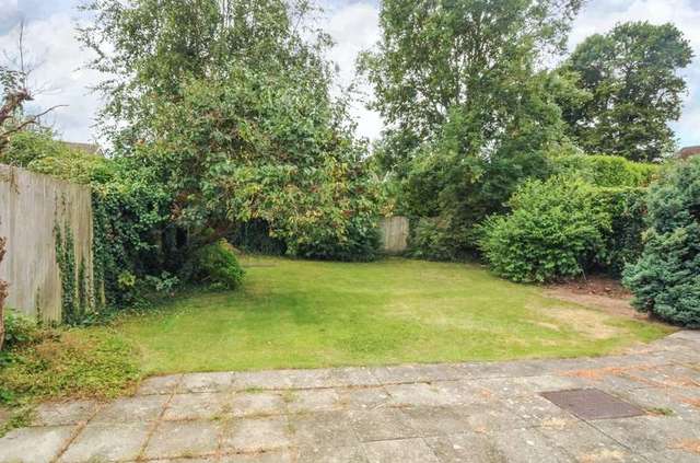  Image of 4 bedroom Detached house for sale in Worcester Road Chichester PO19 at Chichester, PO19 5EB