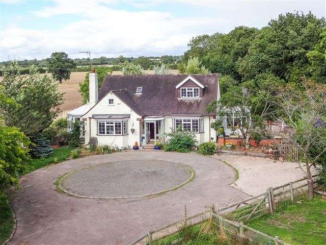  Image of 3 bedroom Detached house for sale in Worcester Road Knowle Fields Alcester B49 at Worcester Road Knowle Fields Alcester, B49 5LS