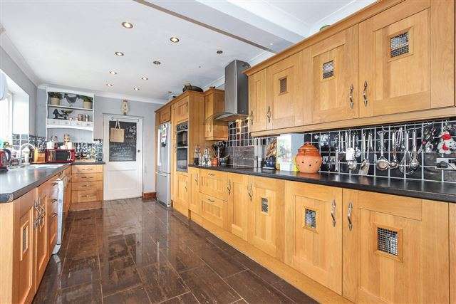  Image of 3 bedroom Detached house for sale in Worcester Road Knowle Fields Alcester B49 at Worcester Road Knowle Fields Alcester, B49 5LS