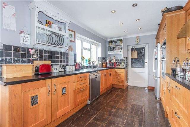  Image of 3 bedroom Detached house for sale in Worcester Road Knowle Fields Alcester B49 at Worcester Road Knowle Fields Alcester, B49 5LS