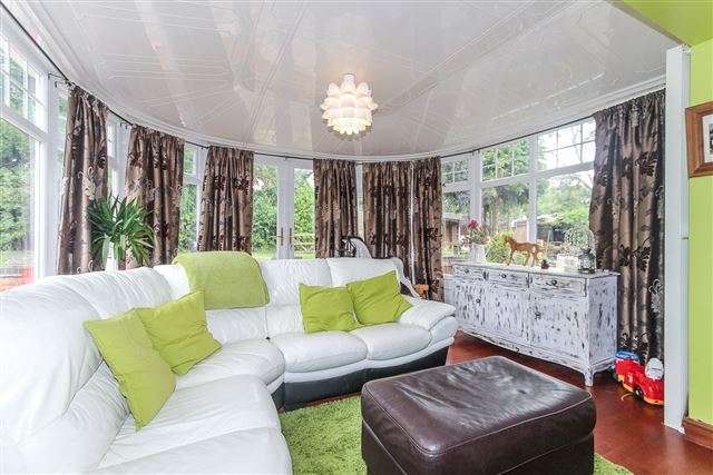  Image of 3 bedroom Detached house for sale in Worcester Road Knowle Fields Alcester B49 at Worcester Road Knowle Fields Alcester, B49 5LS