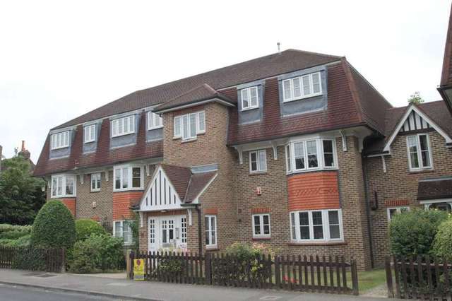  Image of 2 bedroom Flat to rent in Worcester Road Sutton SM2 at 5 Worcester Road  Sutton, SM2 6PE