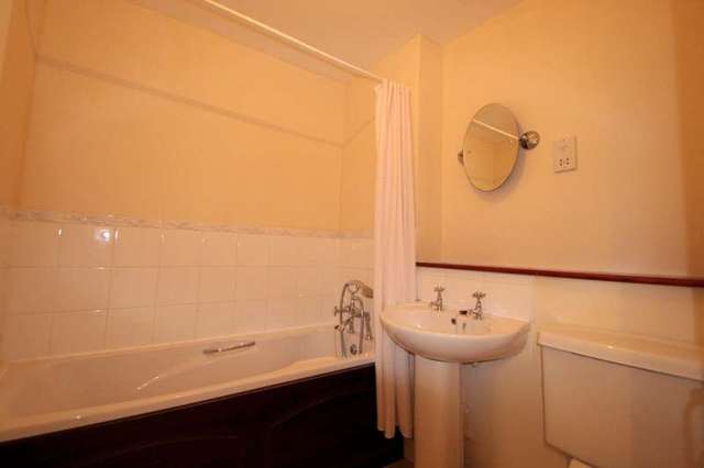  Image of 2 bedroom Flat to rent in Worcester Road Sutton SM2 at 5 Worcester Road  Sutton, SM2 6PE