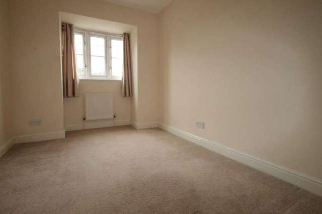  Image of 2 bedroom Flat to rent in Worcester Road Sutton SM2 at 5 Worcester Road  Sutton, SM2 6PE