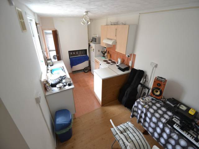  Image of 1 bedroom Flat to rent in Wyeverne Road Cathays Cardiff CF24 at Cathays Cardiff Roath, CF24 4BG