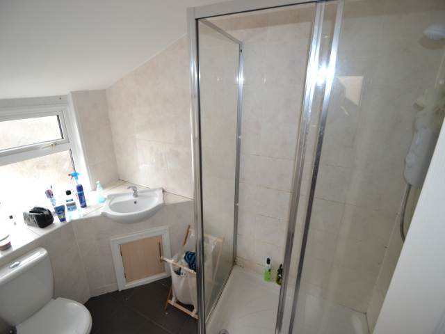  Image of 1 bedroom Flat to rent in Wyeverne Road Cathays Cardiff CF24 at Cathays Cardiff Roath, CF24 4BG