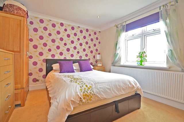  Image of 3 bedroom Cottage for sale in Brockenhurst Road Ascot SL5 at South Ascot, SL5 9DJ