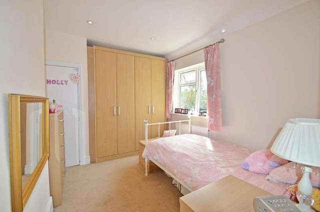  Image of 3 bedroom Cottage for sale in Brockenhurst Road Ascot SL5 at South Ascot, SL5 9DJ
