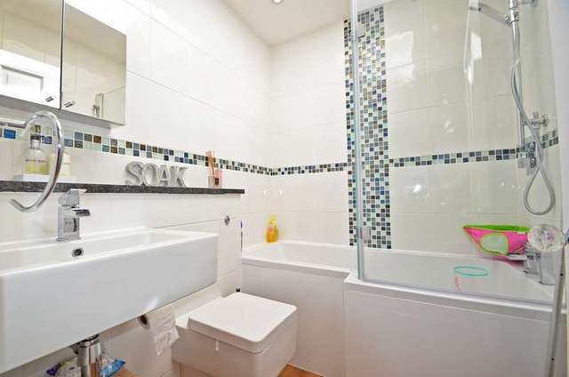  Image of 3 bedroom Cottage for sale in Brockenhurst Road Ascot SL5 at South Ascot, SL5 9DJ