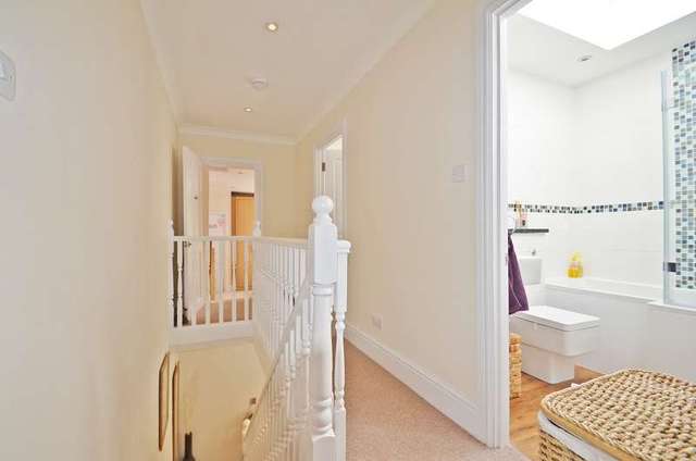  Image of 3 bedroom Cottage for sale in Brockenhurst Road Ascot SL5 at South Ascot, SL5 9DJ