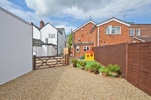  Image of 3 bedroom Cottage for sale in Brockenhurst Road Ascot SL5 at South Ascot, SL5 9DJ