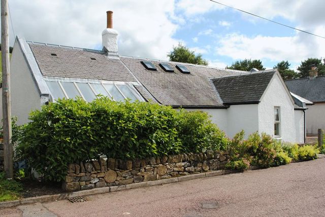  Image of 4 bedroom Cottage for sale in Howgate Road Roberton Biggar ML12 at Roberton Biggar, ML12 6RS