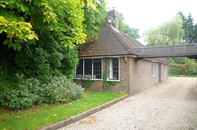  Image of 2 bedroom Bungalow to rent in Coombe Hill Road East Grinstead RH19 at Coombe Hill Road East Grinstead, RH19 4LY