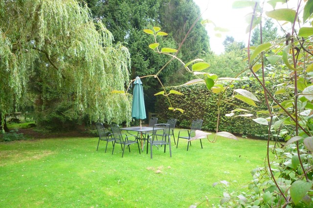  Image of 2 bedroom Bungalow to rent in Coombe Hill Road East Grinstead RH19 at Coombe Hill Road East Grinstead, RH19 4LY