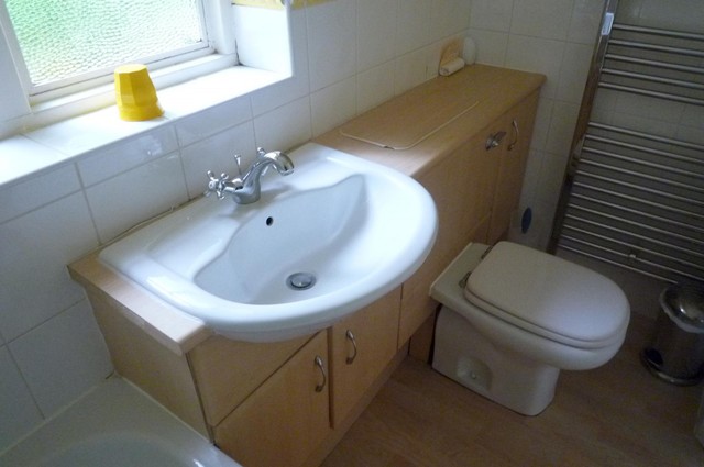  Image of 2 bedroom Bungalow to rent in Coombe Hill Road East Grinstead RH19 at Coombe Hill Road East Grinstead, RH19 4LY