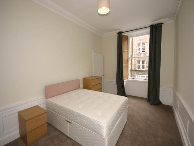  Image of 3 bedroom Flat to rent in Montague Street Edinburgh EH8 at Newington Edinburgh Edinburgh, EH8 9QT