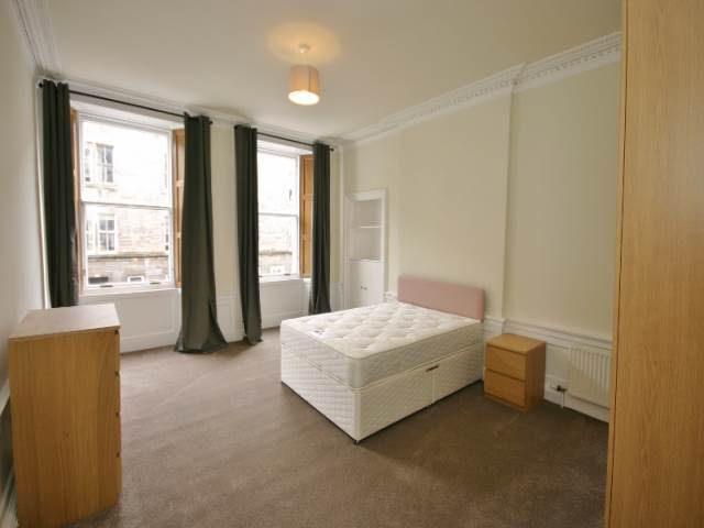  Image of 3 bedroom Flat to rent in Montague Street Edinburgh EH8 at Newington Edinburgh Edinburgh, EH8 9QT