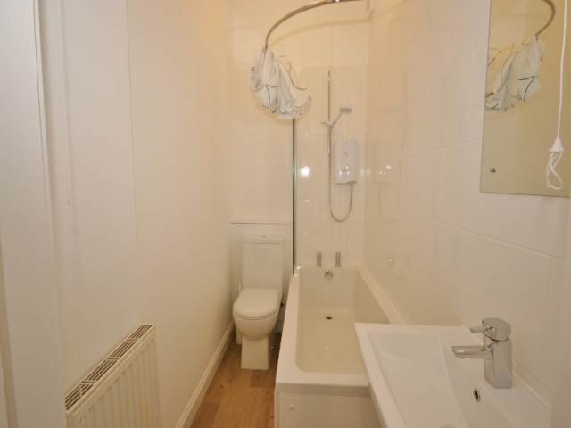  Image of 3 bedroom Flat to rent in Montague Street Edinburgh EH8 at Newington Edinburgh Edinburgh, EH8 9QT