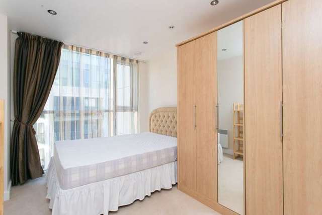  Image of 3 bedroom Apartment to rent in Western Gateway London E16 at Western Gateway  London, E16 1AQ
