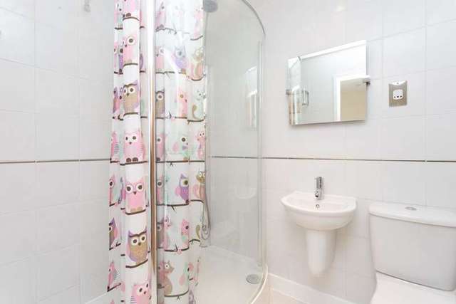  Image of 3 bedroom Apartment to rent in Western Gateway London E16 at Western Gateway  London, E16 1AQ