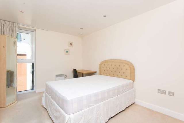  Image of 3 bedroom Apartment to rent in Western Gateway London E16 at Western Gateway  London, E16 1AQ