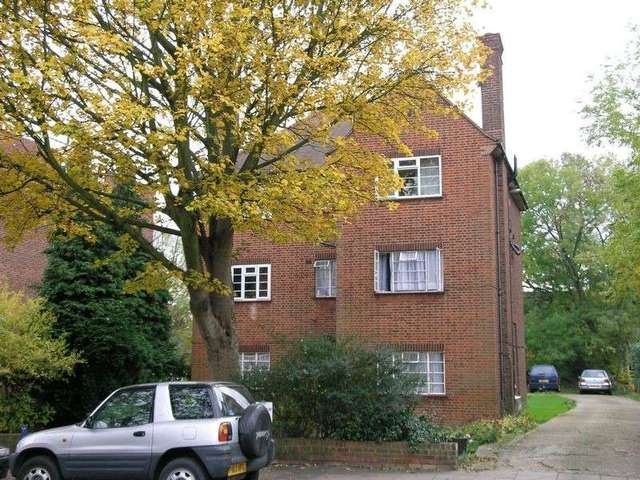  Image of 3 bedroom Property to rent in Torrington Park London N12 at Cornelius Court  London, N12 9TE