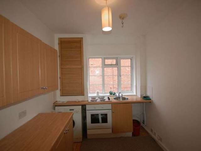  Image of 3 bedroom Property to rent in Torrington Park London N12 at Cornelius Court  London, N12 9TE