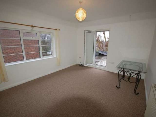  Image of 3 bedroom Property to rent in Torrington Park London N12 at Cornelius Court  London, N12 9TE
