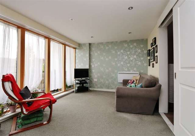  Image of 1 bedroom Apartment to rent in Durnsford Road London SW19 at Haydons Road, SW19 8GR