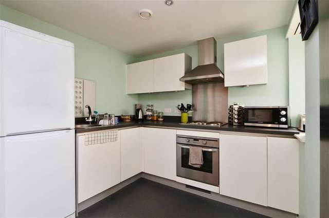  Image of 1 bedroom Apartment to rent in Durnsford Road London SW19 at Haydons Road, SW19 8GR