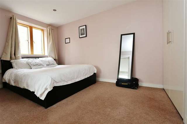  Image of 1 bedroom Apartment to rent in Durnsford Road London SW19 at Haydons Road, SW19 8GR