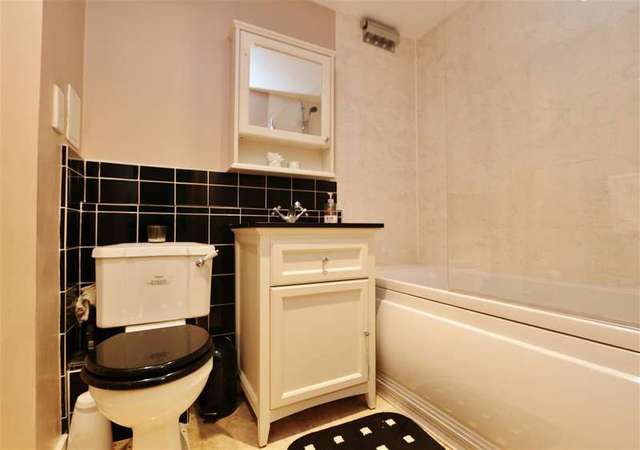  Image of 1 bedroom Apartment to rent in Durnsford Road London SW19 at Haydons Road, SW19 8GR