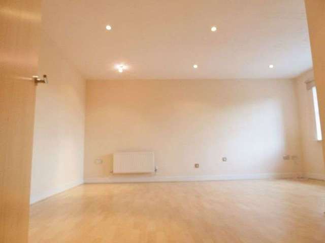  Image of 3 bedroom Flat for sale in Lordswood Road Harborne Birmingham B17 at Lordswood Road  Birmingham, B17 9RP