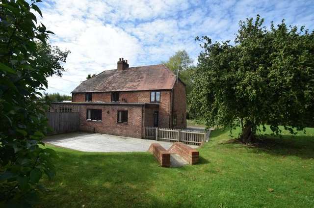  Image of 4 bedroom Semi-Detached house to rent in Ferry Road South Stoke Reading RG8 at Ferry Road South Stoke Reading, RG8 0JP